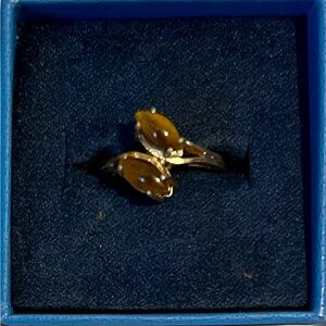 Elegant Gold and Kyonite Women’s Vintage Ring